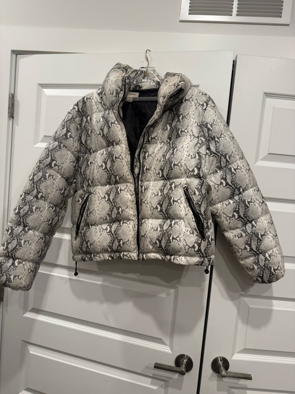 Glamorous Snake-Print Puffer Jacket - White & Gray